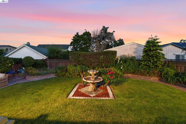 1420 Mound St, Alameda, CA 94501