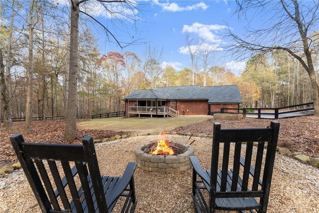 352 Lakeshore Drive, Jefferson, GA 30549