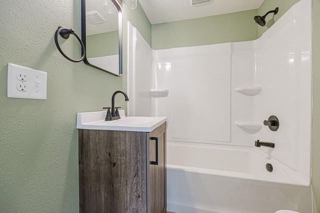 1830 4th Street N, Fargo, ND 58102