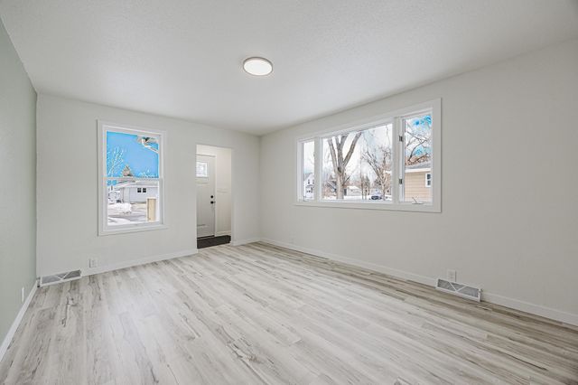 1830 4th Street N, Fargo, ND 58102