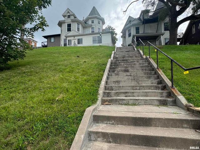 707 N Brady Street, Davenport, IA 52803