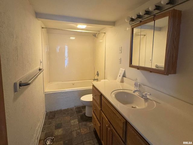 707 N Brady Street, Davenport, IA 52803