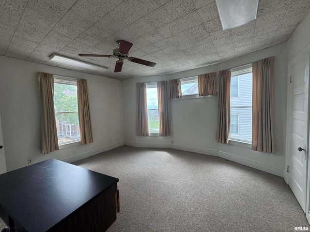 707 N Brady Street, Davenport, IA 52803