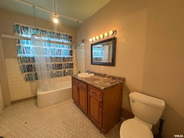 707 N Brady Street, Davenport, IA 52803