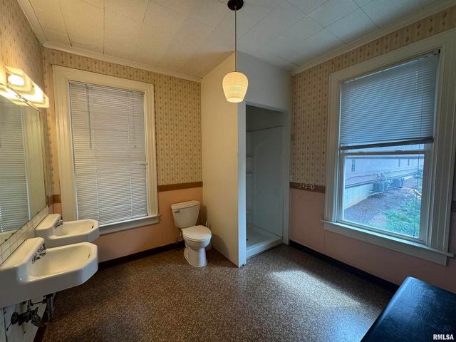 707 N Brady Street, Davenport, IA 52803