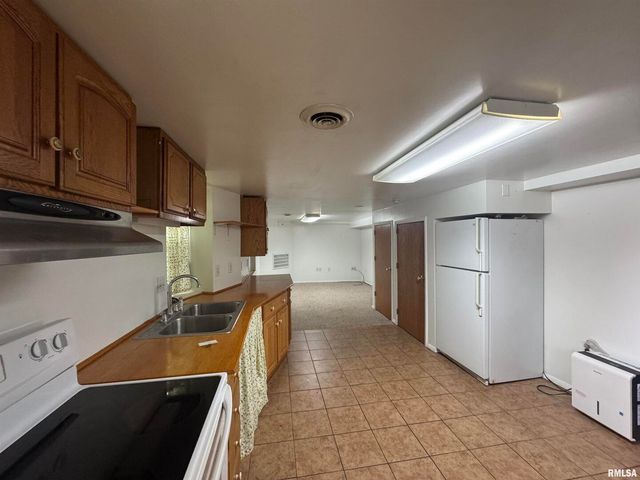 707 N Brady Street, Davenport, IA 52803