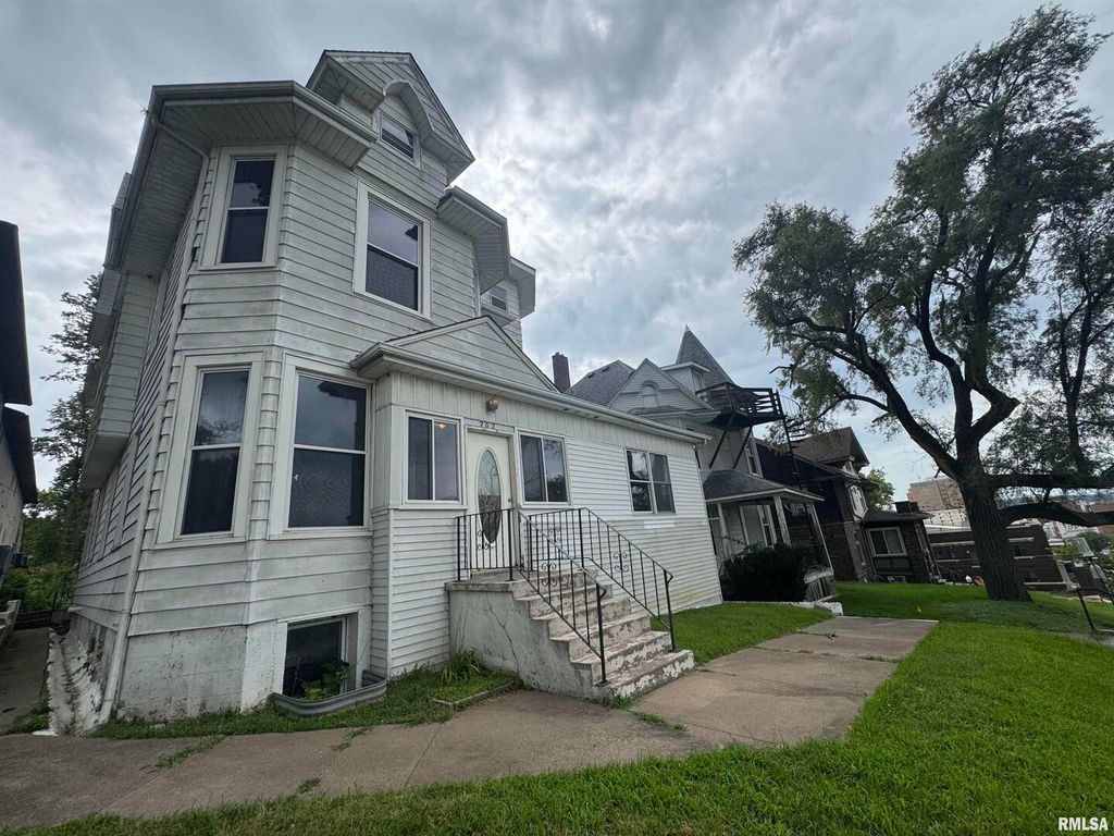 707 N Brady Street, Davenport, IA 52803