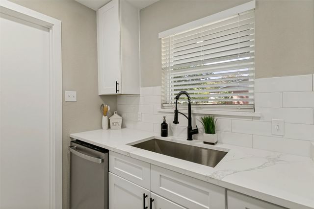 240 Collins Drive, Burleson, TX 76028