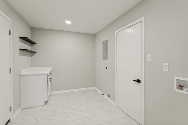 240 Collins Drive, Burleson, TX 76028