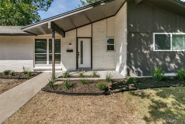 240 Collins Drive, Burleson, TX 76028