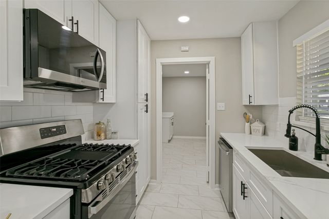 240 Collins Drive, Burleson, TX 76028