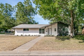 240 Collins Drive, Burleson, TX 76028