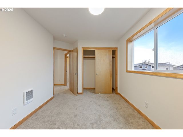 664 ST CHARLES St, Eugene, OR 97402