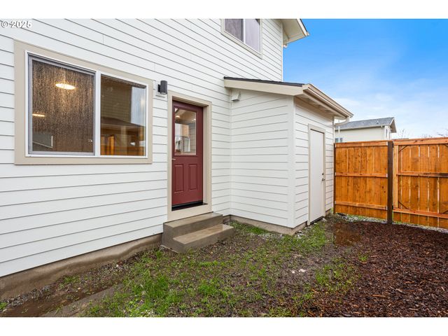 664 ST CHARLES St, Eugene, OR 97402