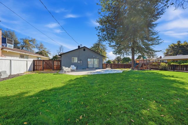 890 Parsons Drive, Redding, CA 96002