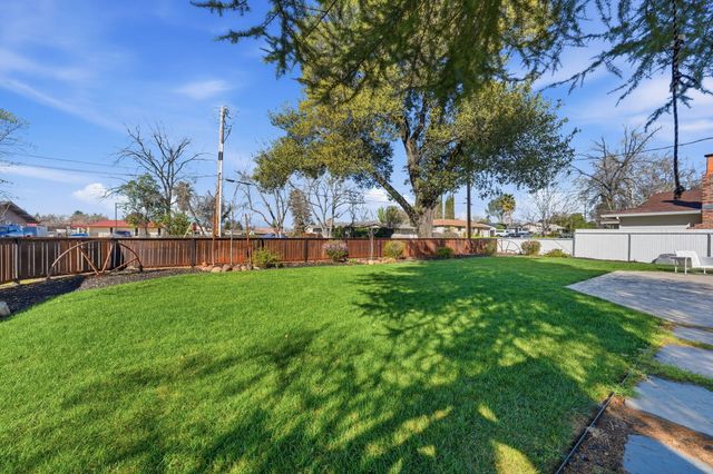 890 Parsons Drive, Redding, CA 96002