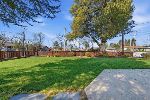 890 Parsons Drive, Redding, CA 96002