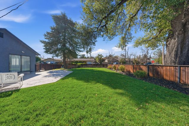 890 Parsons Drive, Redding, CA 96002