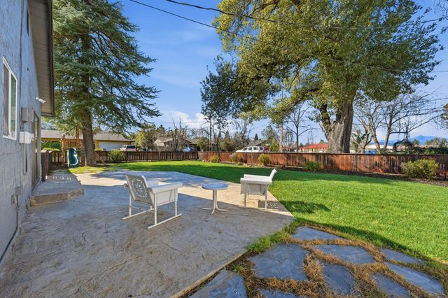 890 Parsons Drive, Redding, CA 96002