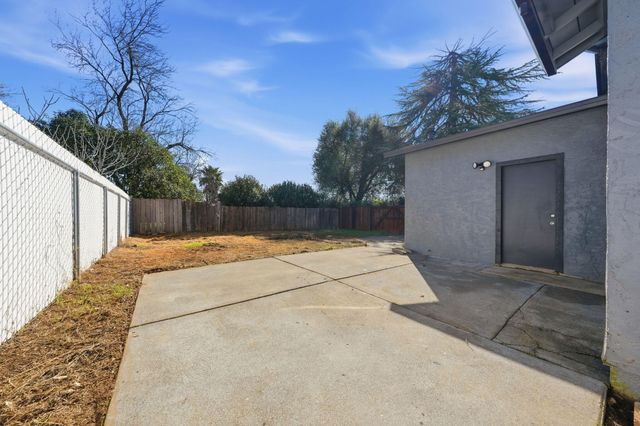 890 Parsons Drive, Redding, CA 96002