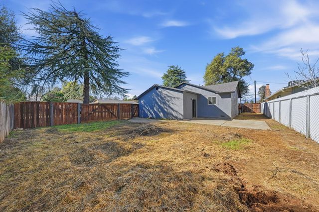890 Parsons Drive, Redding, CA 96002
