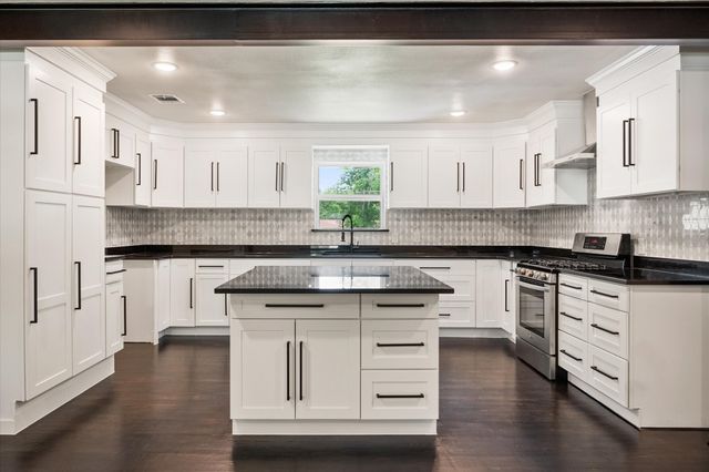 715 Drummond, Arlington, TX 76012