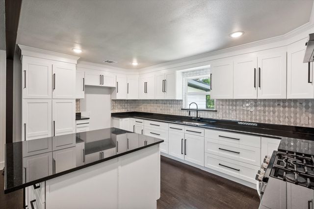 715 Drummond, Arlington, TX 76012