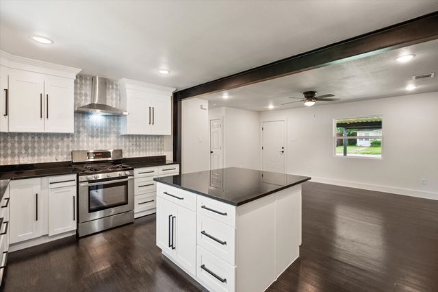 715 Drummond, Arlington, TX 76012