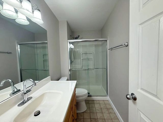 97 BURR OAK Lane A2, Schaumburg, IL 60193