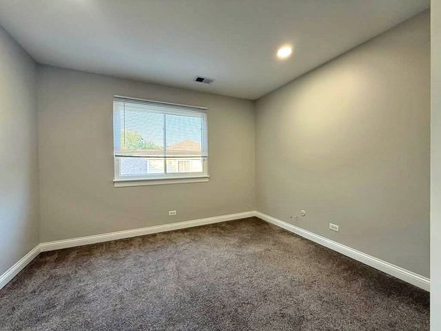 97 BURR OAK Lane A2, Schaumburg, IL 60193
