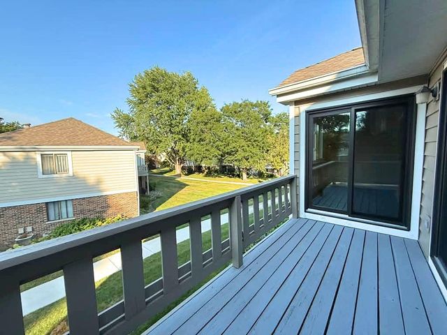 97 BURR OAK Lane A2, Schaumburg, IL 60193