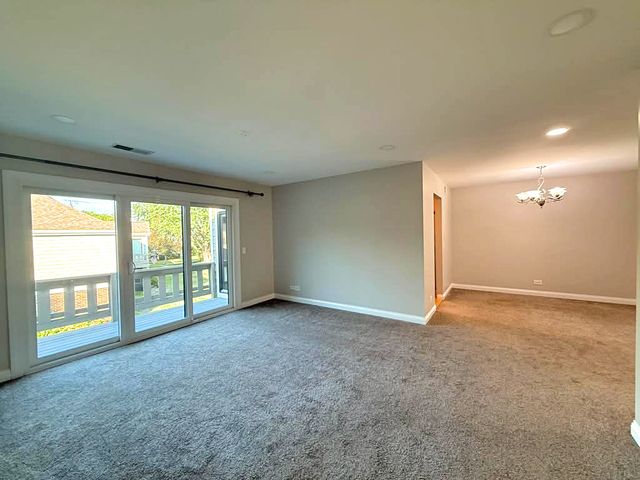 97 BURR OAK Lane A2, Schaumburg, IL 60193