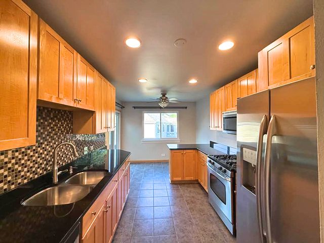 97 BURR OAK Lane A2, Schaumburg, IL 60193
