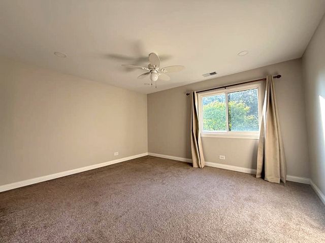 97 BURR OAK Lane A2, Schaumburg, IL 60193