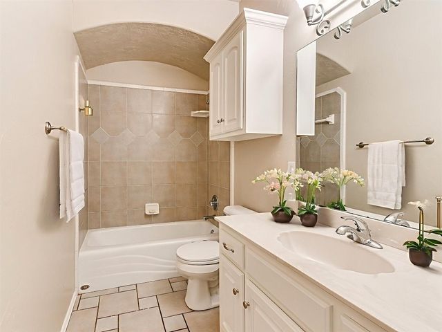 1031 Hidden Valley Lane, Choctaw, OK 73020