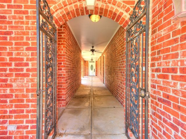1031 Hidden Valley Lane, Choctaw, OK 73020