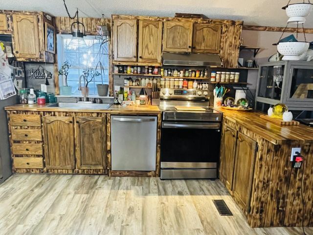 10 Debra Lane, Plattsburgh, NY 12901