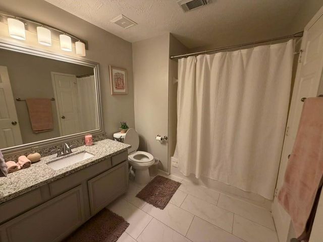8011 Makaha Circle, Houston, TX 77095