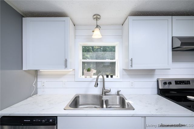 6897 N Bogardus Road, Austin, IN 47102