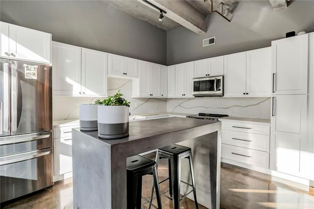 360 W Pershing Unit 230 Road 230, Kansas City, MO 64108