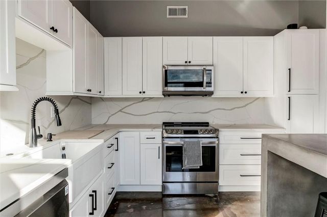 360 W Pershing Unit 230 Road 230, Kansas City, MO 64108