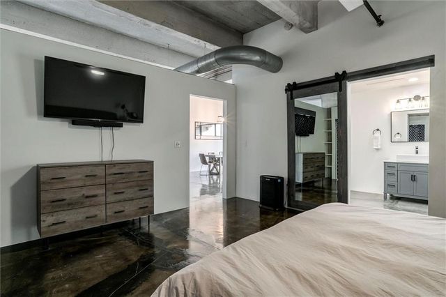 360 W Pershing Unit 230 Road 230, Kansas City, MO 64108