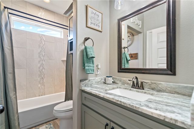 2501 Mahbi Dr, Corpus Christi, TX 78418