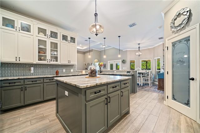 2501 Mahbi Dr, Corpus Christi, TX 78418