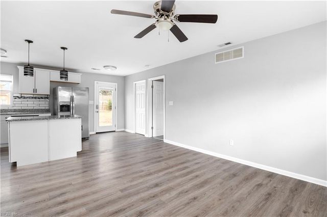 619 Queens View CT, Hampton, VA 23669