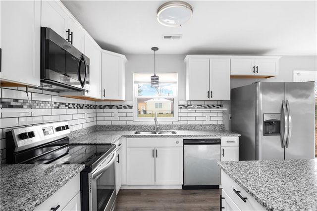 619 Queens View CT, Hampton, VA 23669