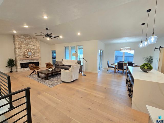 8412 E Spearfish Ct Court, Sioux Falls, SD 57110