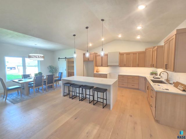 8412 E Spearfish Ct Court, Sioux Falls, SD 57110