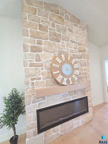 8412 E Spearfish Ct Court, Sioux Falls, SD 57110