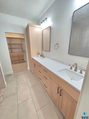 8412 E Spearfish Ct Court, Sioux Falls, SD 57110